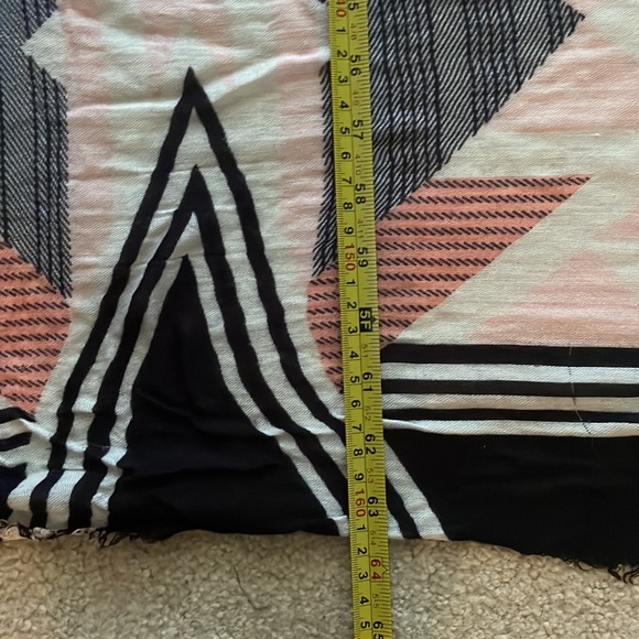 Express Geometric Print Scarf - Picture 4 of 4